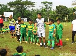 PDKT ke Masyarakat Bogor, Tira Persikabo Beri Coaching Clinic ke SSB Kabomania