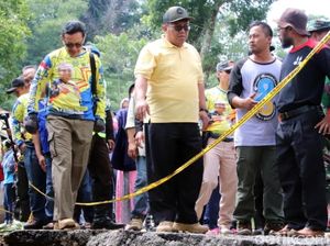 Bupati Sukabumi Upayakan Relokasi Warga Terdampak Pergerakan Tanah Bupati Sukabumi Upayakan Relokasi Warga Terdampak Pergerakan Tanah