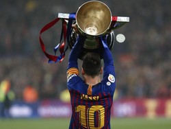 Barcelona unggul satu trofi atas Madrid dan berhak duduk di posisi 6. Selain menjadi penguasa Copa del Rey (30 gelar), Barca juga jadi satu-satunya klub yang dua kali memenangi treble. (PAU BARRENA / AFP)
