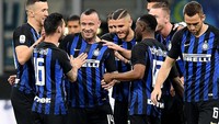 Inter sudah merepotkan pertahanan Juve di awal-awal laga. Gol di dapat Inter pada menit ketujuh lewat Radja Nainggola. REUTERS/Daniele Mascolo.