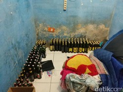 Jelang Ramadan, Polisi Gerebek Gudang Miras di Bandung