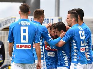 Napoli Gasak Frosinone 2-0
