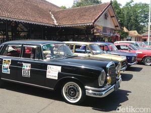 Mobil Kuno Antik Banjiri Kota Purworejo Mobil Kuno Antik Banjiri Kota Purworejo