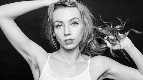 Natural Beauty, Deretan Wanita Cantik Percaya Diri Pamer Bulu Ketiak