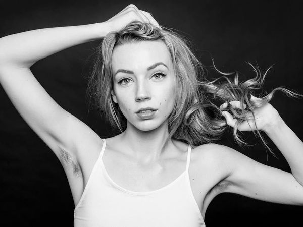 Natural Beauty, Deretan Wanita Cantik Percaya Diri Pamer Bulu Ketiak