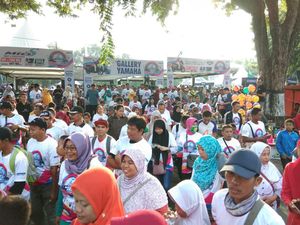 Bareng CFD, Ribuan Warga Klaten Ikuti Fun Walk BYMS 2019