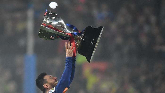 Lionel Messi meraih trofi ke-34 sepanjang kariernya (David Ramos/Getty Images)