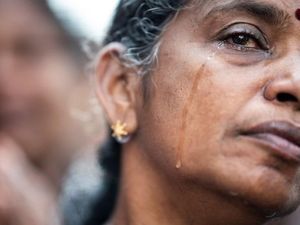 15 Orang Tewas Saat Polisi Gerebek Terduga Pelaku Serangan Sri Lanka 15 Orang Tewas Saat Polisi Gerebek Terduga Pelaku Serangan Sri Lanka