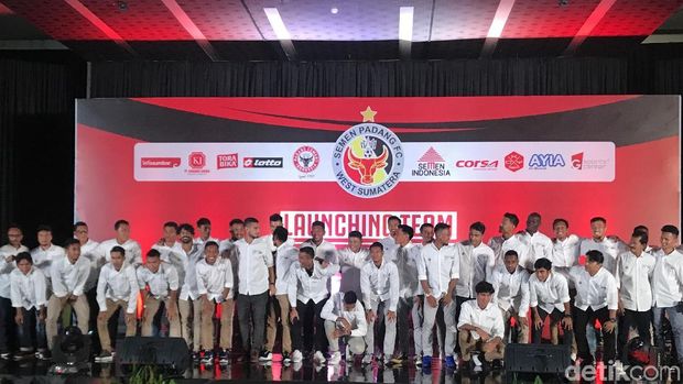 Semen Padang meluncurkan tim menuju Liga 1 2019.