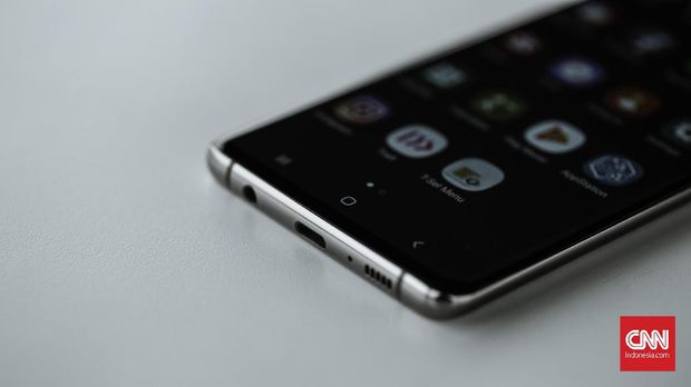 Samsung Galaxy S10+, Wajah Satu Dekade yang Nyaris Sempurna