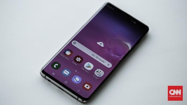 Samsung Galaxy S10+, Wajah Satu Dekade yang Nyaris Sempurna