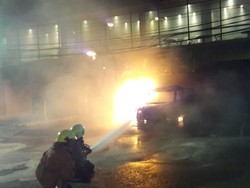 Mobil Terbakar di Depan Starbucks Pluit Jakut, Tak Ada Korban Jiwa
