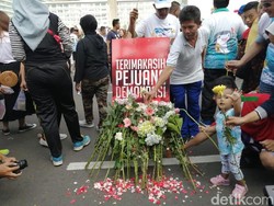 TKN Milenial Ajak Kubu Prabowo Bersatu Santuni Mendiang Para Petugas KPPS