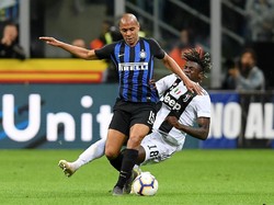 Inter saat ini ada di posisi ketiga dengan 62 poin, kalah lima angka dari Partenopei yang baru bermain nanti malam. REUTERS/Daniele Mascolo.