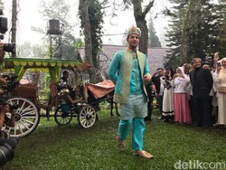 Dengan Adat Minang, Ammar Zoni Tiba di Lokasi Pernikahan dengan Delman