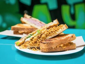 Yumm.. Sandwich Mie Goreng, Kayak Apa Tuh?