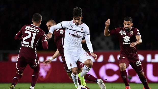 Torino (merah) gantikan jatah AC Milan di Liga Europa.