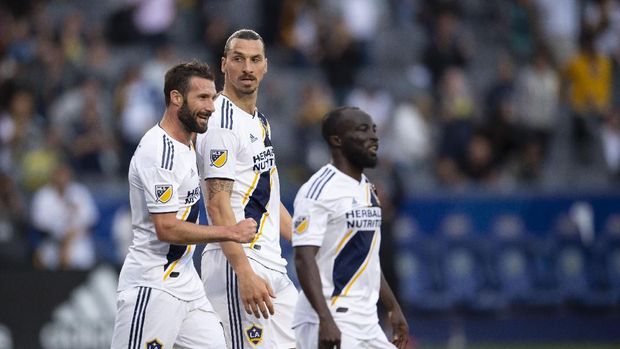 Zlatan Ibrahimovic mencetak gol kemenangan untuk Los Angeles Galaxy.