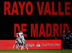 Dengan kemenangan ini, Rayo memelihara kans bertahan di divisi teratas dengan naik ke posisi 19 usai mengumpulkan 31 poin, tertinggal enam poin dari Girona di zona aman. Sementara Gareth Bale cs tetap di posisi ketiga klasemen dengan 65 poin hasil 35 pertandingan. REUTERS/Javier Barbancho.