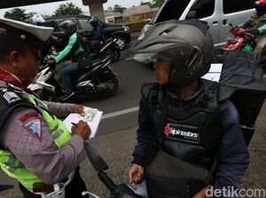 Polda Metro Tilang 4 Ribu Pengendara dalam 2 Hari Operasi Ketupat Polda Metro Tilang 4 Ribu Pengendara dalam 2 Hari Operasi Ketupat
