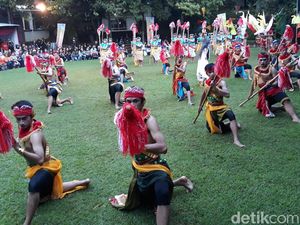 Menikmati Aksi Seniman Menari 24 Jam Nonstop di Solo Hari Ini