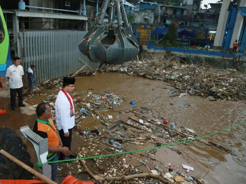 Punya Cara lain, Anies Sebut Normalisasi Tak Efektif Atasi Banjir Jakarta Punya Cara lain, Anies Sebut Normalisasi Tak Efektif Atasi Banjir Jakarta