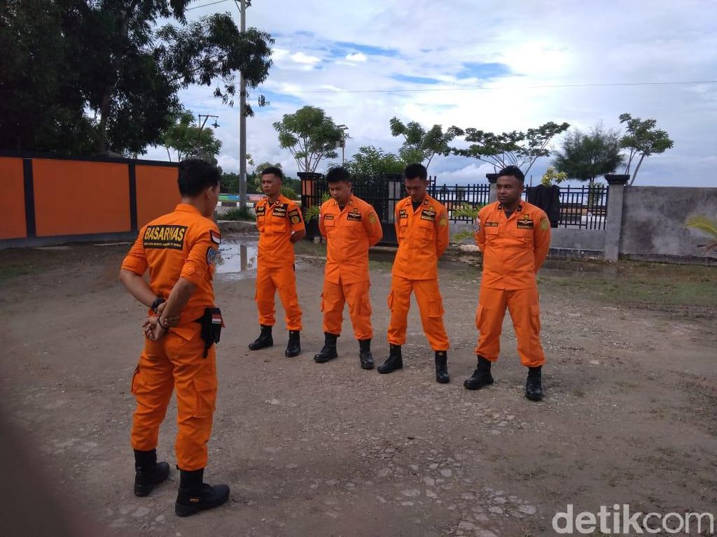 12 Pendaki Tersesat di Gunung Mekongga Sultra, 1 Hipotermia 12 Pendaki Tersesat di Gunung Mekongga Sultra, 1 Hipotermia