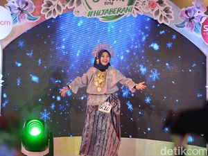 2 Hijabers Pukau Juri Sunsilk Hijab Hunt Bawakan Puisi dengan Alunan Musik 2 Hijabers Pukau Juri Sunsilk Hijab Hunt Bawakan Puisi dengan Alunan Musik