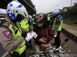 Kena Razia, Pengendara di Riau Diminta Baca Sumpah Pemuda-Dengar Tausiah