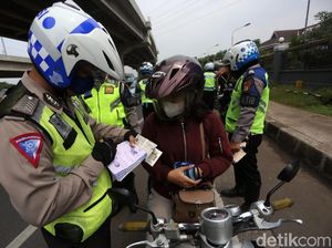 Kena Razia, Pengendara di Riau Diminta Baca Sumpah Pemuda-Dengar Tausiah
