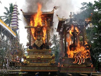 Potret Upacara Ngaben Keluarga I Gusti Ngurah Rai