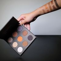 7 Eyeshadow Terjangkau dari Brand Lokal untuk Kamu yang Baru Belajar Makeup