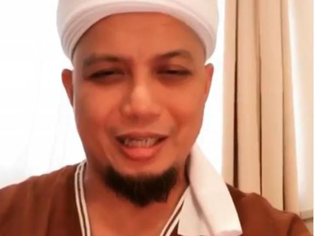 Ustaz Arifin Ilham Sulit Komunikasi karena Terpasang Banyak Alat