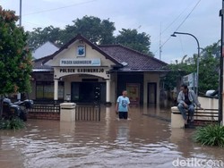 Banjir di Pasuruan Juga Tenggelamkan Kantor Polisi