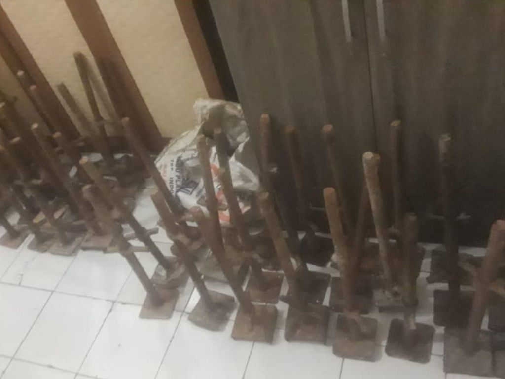 Duh!! 2 ABG Ini Curi Besi Steger di Proyek Jalan Tol di Tangerang Duh!! 2 ABG Ini Curi Besi Steger di Proyek Jalan Tol di Tangerang