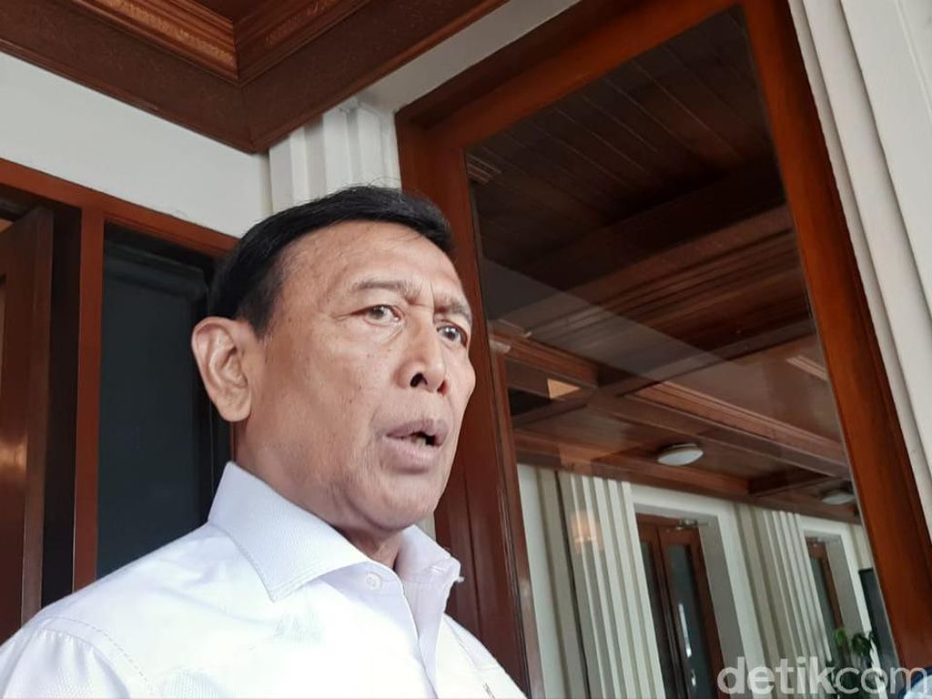 Wiranto Tunggu Laporan TNI AL soal Kapal Ditabrak Kapal Vietnam Wiranto Tunggu Laporan TNI AL soal Kapal Ditabrak Kapal Vietnam