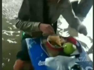 Video Kelakuan Warga Bekasi Kala Banjir Bikin Geleng-geleng Kepala