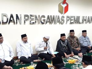 Bawaslu Gelar Doa Bersama untuk Petugas Pemilu yang Meninggal Bawaslu Gelar Doa Bersama untuk Petugas Pemilu yang Meninggal