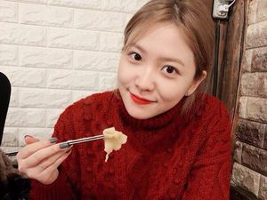 Balasan Manis Ariana Grande untuk Yeri Red Velvet di Instagram