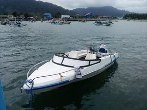 Speed Boat Tak Bertuan Ditemukan di Pantai Selatan Banyuwangi Speed Boat Tak Bertuan Ditemukan di Pantai Selatan Banyuwangi