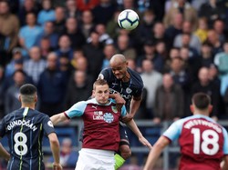 Dalam pertandingan tersebut The Citizens mendapat perlawanan ulet dari Burnley. Lee Smith/Reuters.