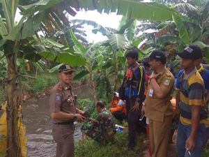 Bocah Hanyut di Kali Jambe Bekasi Ditemukan Tewas