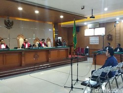 Uang Hasil Pemerasan Kepsek Diserahterimakan di Masjid Raya Cianjur