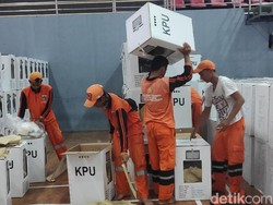 Rekap Pemilu di Pasar Minggu, Pasukan Oranye Ikut Bantu