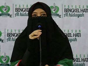 Peggy Melati Sukma Kembali Berdakwah di Indonesia Peggy Melati Sukma Kembali Berdakwah di Indonesia