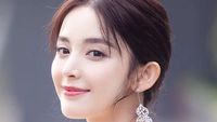 7 Pesona Guli Nazha, Aktris dari Suku Uighur yang Cantiknya Bak Bidadari