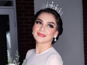 Foto: Pesona Irish Bella Saat Menikah, Dipuji Mirip Ratu Telenovela Thalia Foto: Pesona Irish Bella Saat Menikah, Dipuji Mirip Ratu Telenovela Thalia