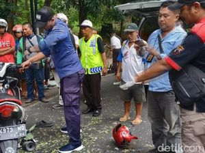 Pemotor Tewas Tertimpa Pohon di Semarang