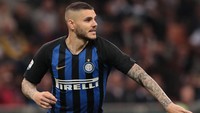 Meski pernah jadi andalan utama Inter Milan di lini depan, Mauro Icardi tak serta merta dicintai oleh para fans La Beneamata. Ia justru sempat terlibat konflik dengan para fans garis keras Inter akibat tulisan di buku biografinya. Pemain asal Argentina ini semakin dibenci karena musim lalu berseteru dengan manajemen Inter akibat masalah kontrak anyar. Inter akhirnya meminjamkan Icardi ke Paris Saint-Germain di awal musim ini. (Foto: Emilio Andreoli/Reuters)