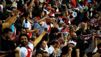 Pendukung Rayo memenuhi Stadion Estadio de Vallecas, Senin (29/4/2019) dinihari WIB. REUTERS/Javier Barbancho.